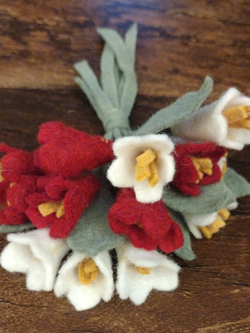 Handmade Felt Floral Corsage - Red and White Bouquet - Picture 3 of 7